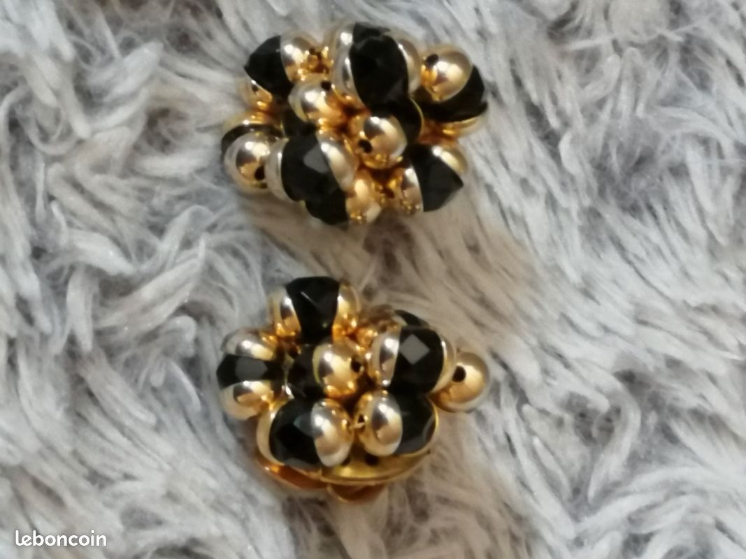 boucles d'oreilles chanel trefles 1960 clips