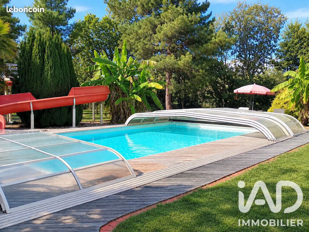 Maison 8 pièces 263 m² · à Grosbreuil · 263 m² · 970 000 €