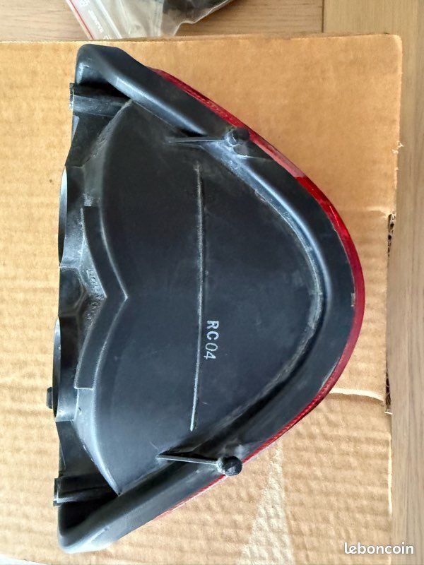 Feu arrière origine pour Honda Hornet 2004 (image 2)
