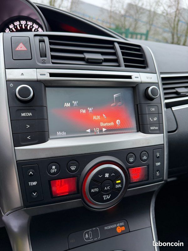 Toyoya verso feel style s&s /camera de recul - attelage attache remorque - bluetooth - toit panoramique / (image 9)