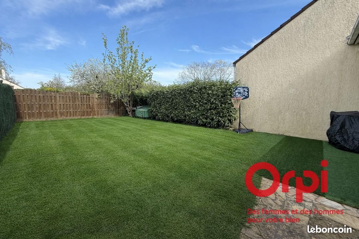 Maison 5 pièces 101 m² · à Voisins-le-Bretonneux · 101 m² · 450 000 €