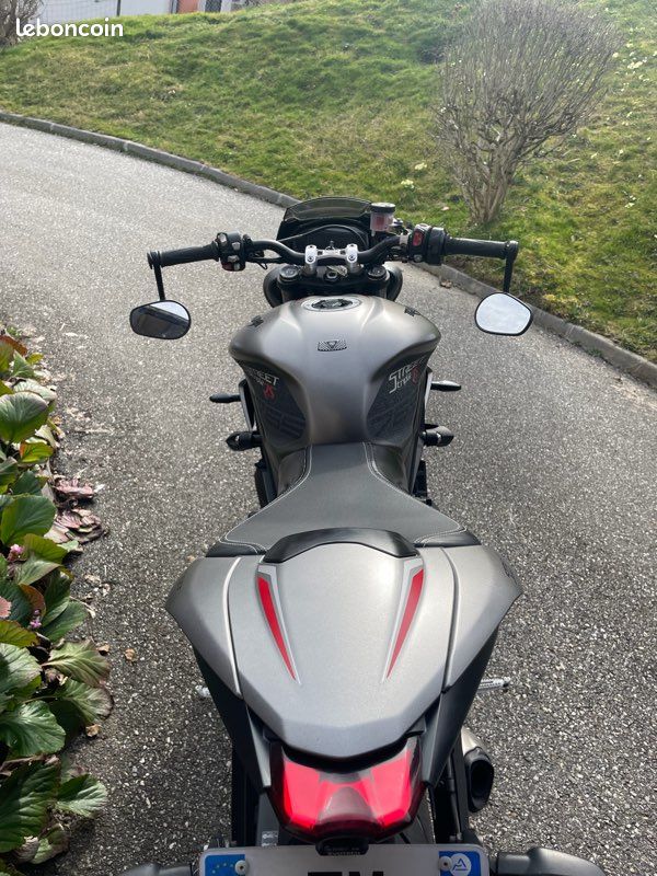 Triumph Street Triple RS (image 2)