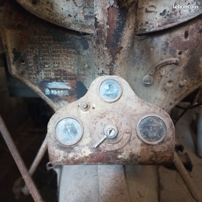 Fordson à moteur CLM (image 2)