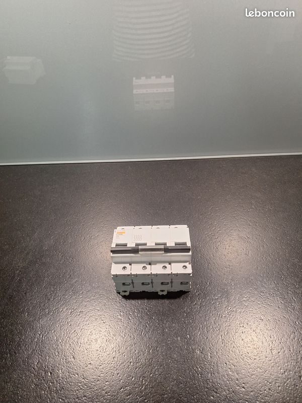 18373 - Disjoncteur modulaire C120N 4P 80 A, courbe C, 10 kA - Schneider MERLIN (image 1)
