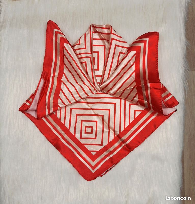 Foulard satin chic graphique rouge neuf avec pochette (image 1)