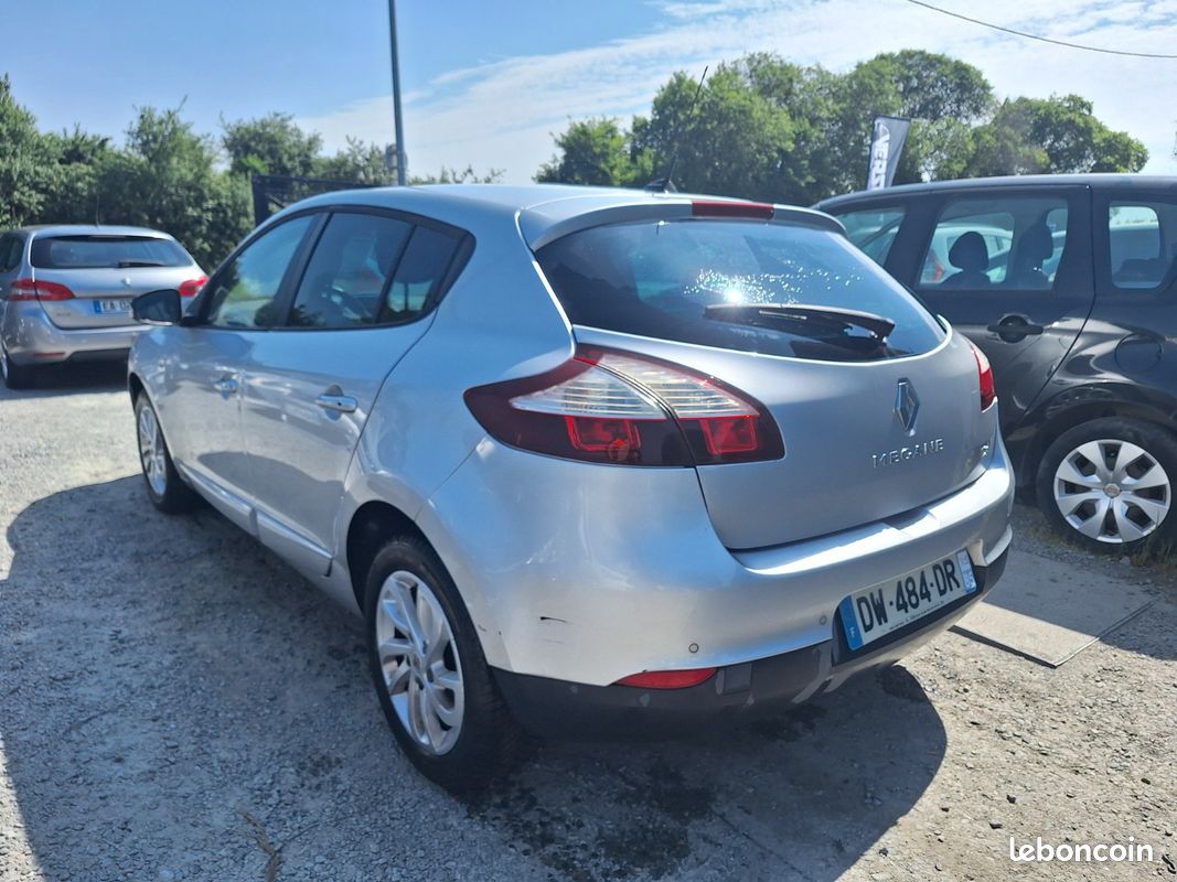 RENAULT MEGANE III BERLINE TCE 115 Energy eco2 Limited (image 3)