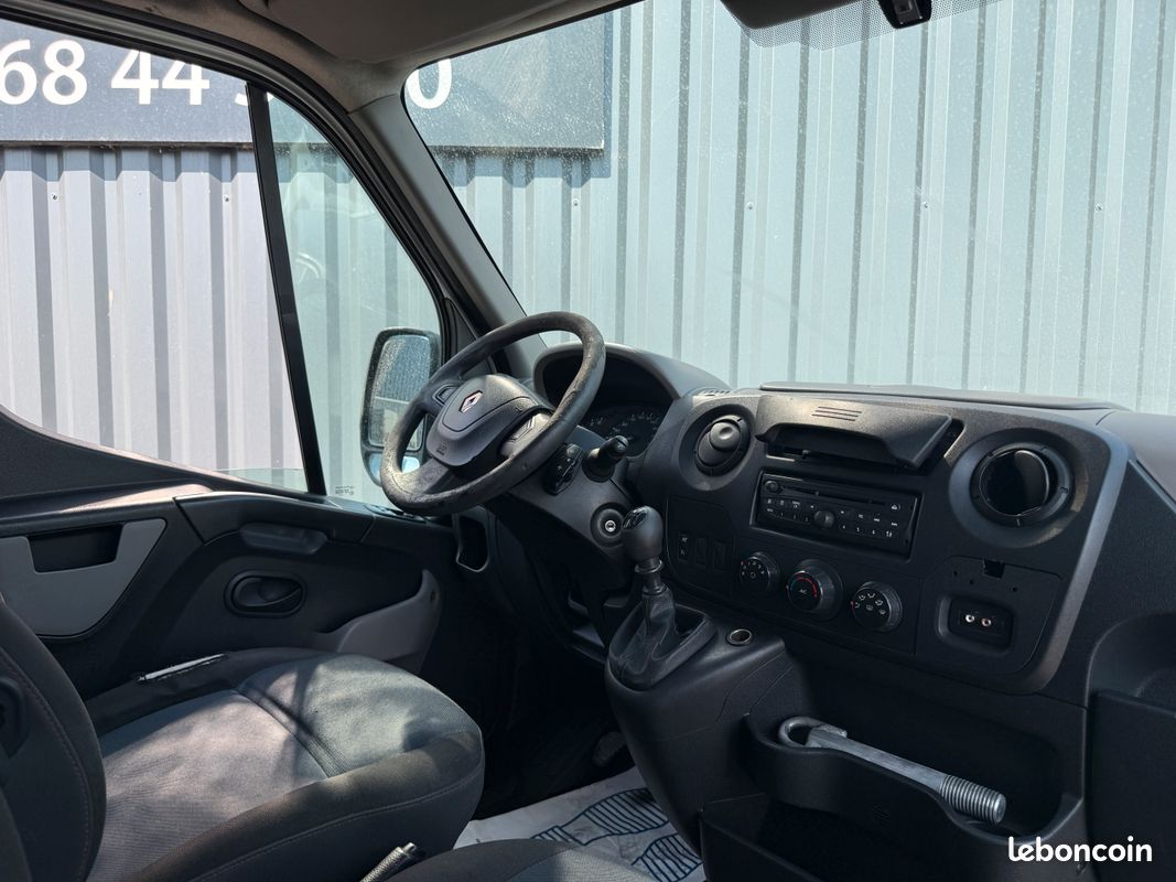 RENAULT Master Fg F3300 L1H2 2.3 dCi 125ch Confort (image 4)