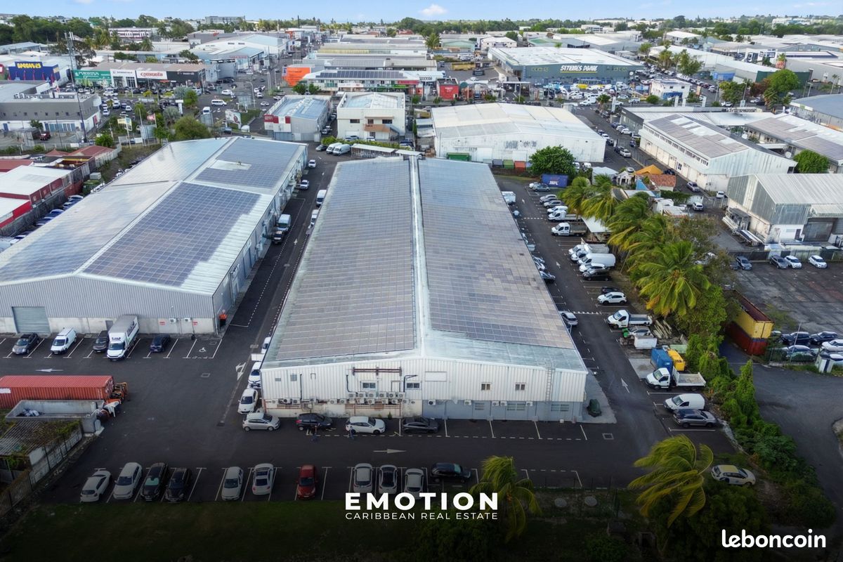 Local commercial 296 m² · à Baie-Mahault · 296 m² · 477 000 €