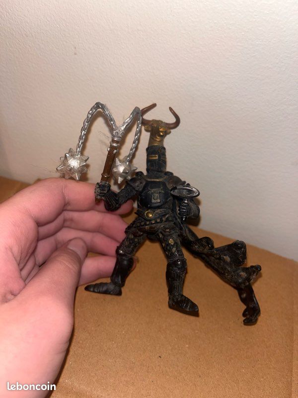 Figurine (image 2)