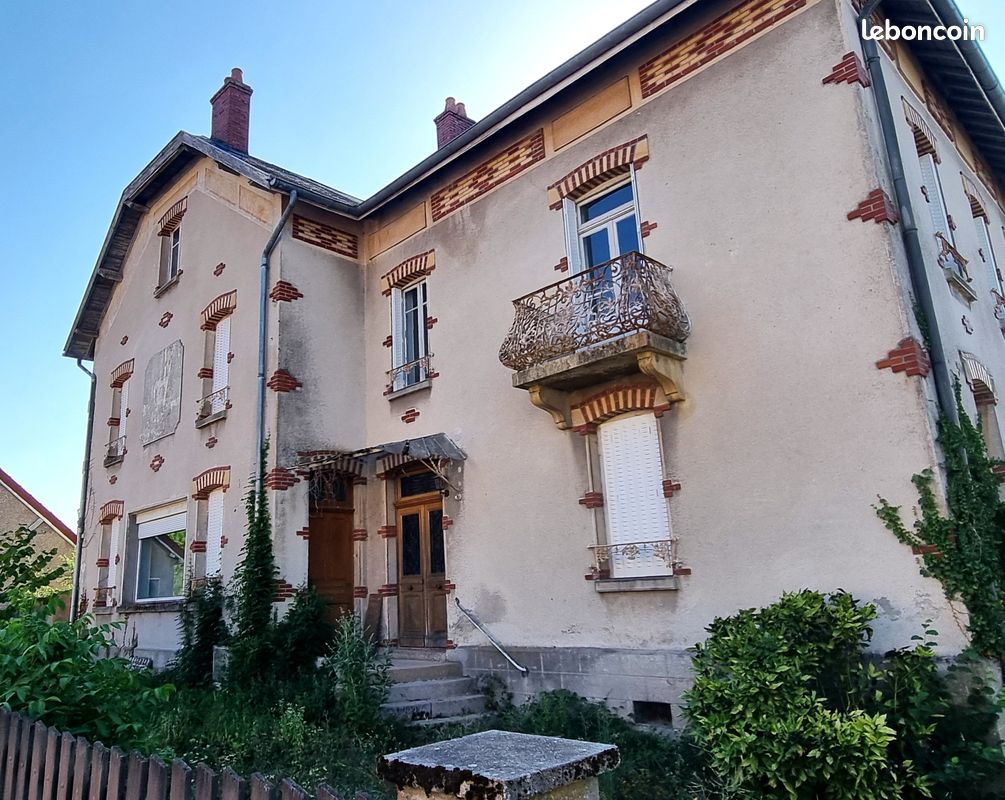 Maison 9 pièces 297 m² · à Mesvres · 297 m² · 179 000 €