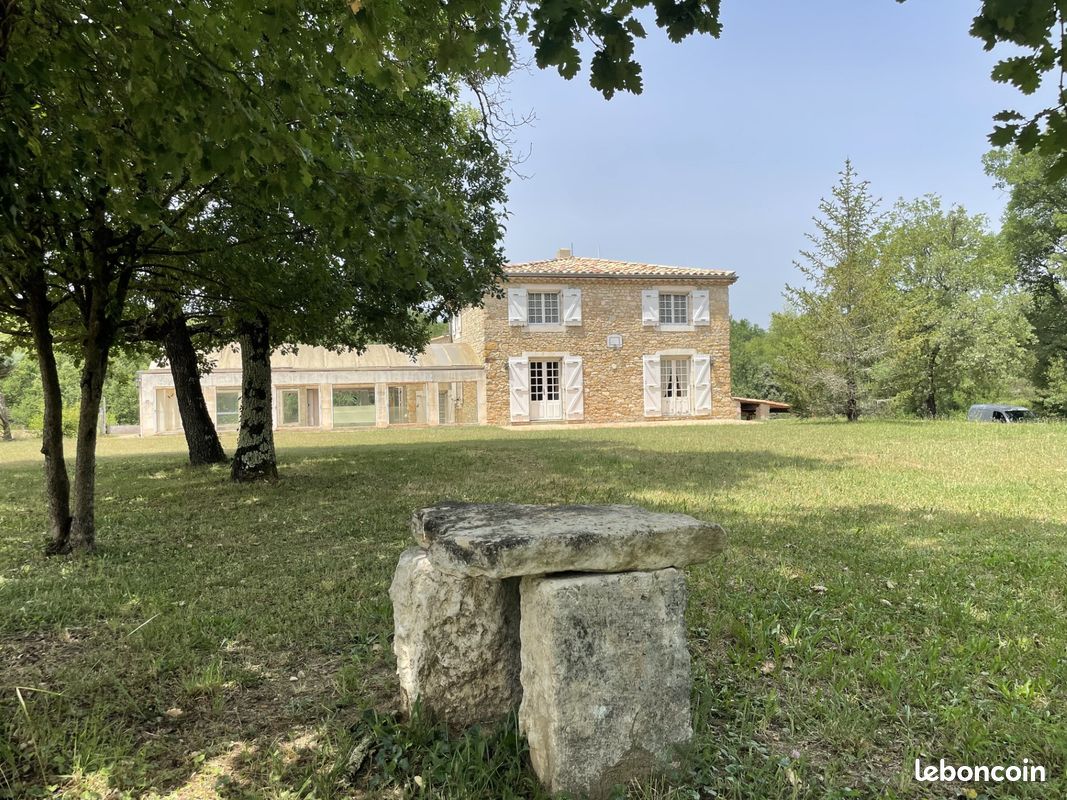 Maison 9 pièces 200 m² · à Vallon-Pont-d'Arc · 200 m² · 550 000 €