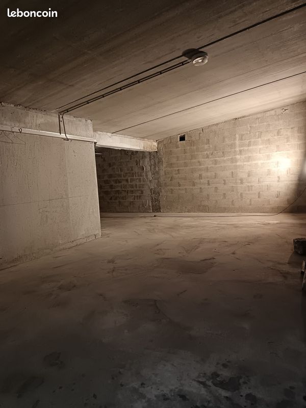 Grand garage vannes centre 52m2 (image 2)