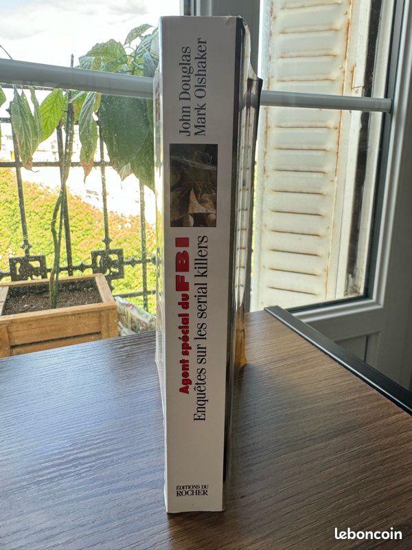 Livre "Agent spécial du FBI - Enquêtes sur les serial killers" (image 3)