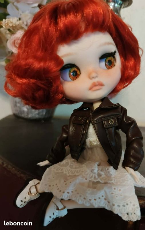À vendre poupée blythe personnalisée signée et numerotée, nommée Leeloo (image 2)
