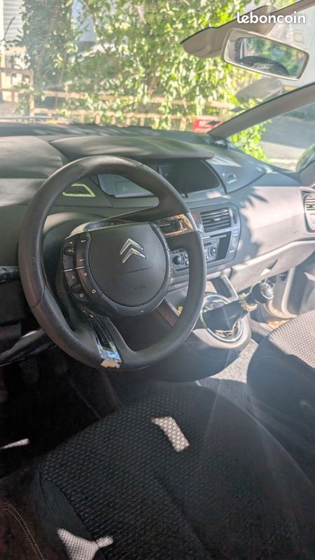 Citroen C4 Picasso en l'état (image 2)