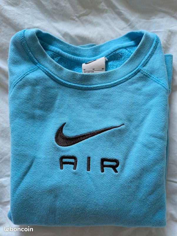 Sweat bleu Nike enfant environ 10 ans taille 137 - 147 (image 1)