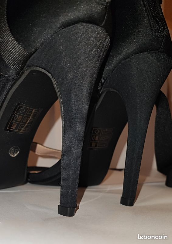 Sandales Talons Aiguilles En Néoprène Extensible Noir - Taille 37, Ouvertes, Made In Italy