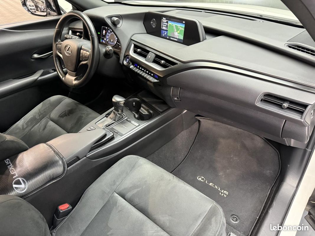 LEXUS UX 250h 2WD - BV E-CVT 2020 250H Executive (image 9)