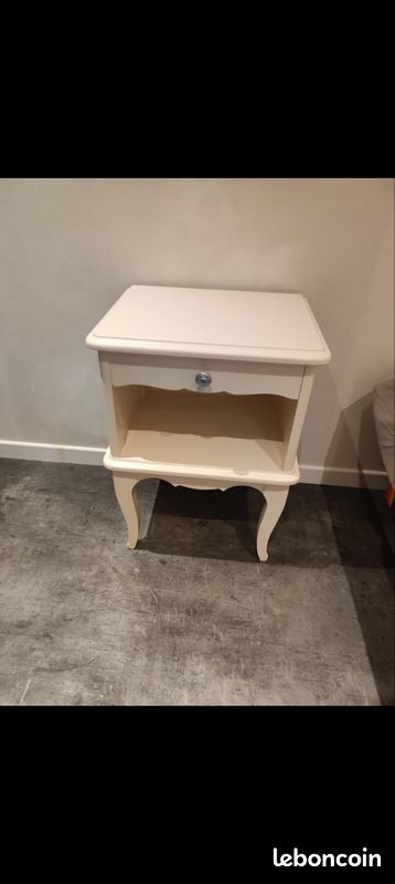 Table de nuit (image 1)