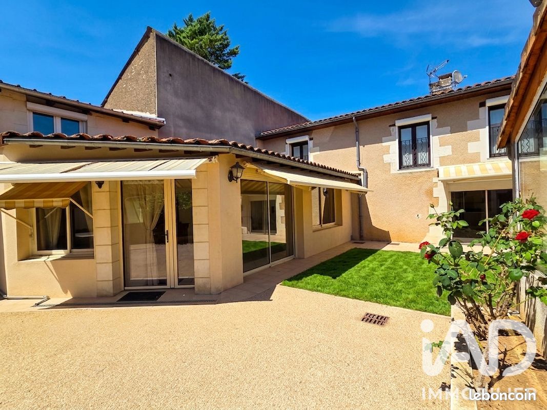 Maison 8 pièces 188 m² · à Neuville-de-Poitou · 188 m² · 265 000 €