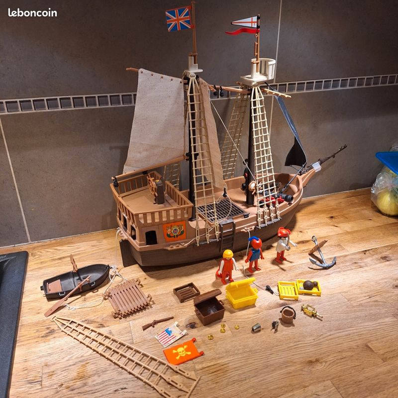 Jouet Bâteau de Pirate - 74 Pièces PLAYMOBIL PLAY5618 | Collect World