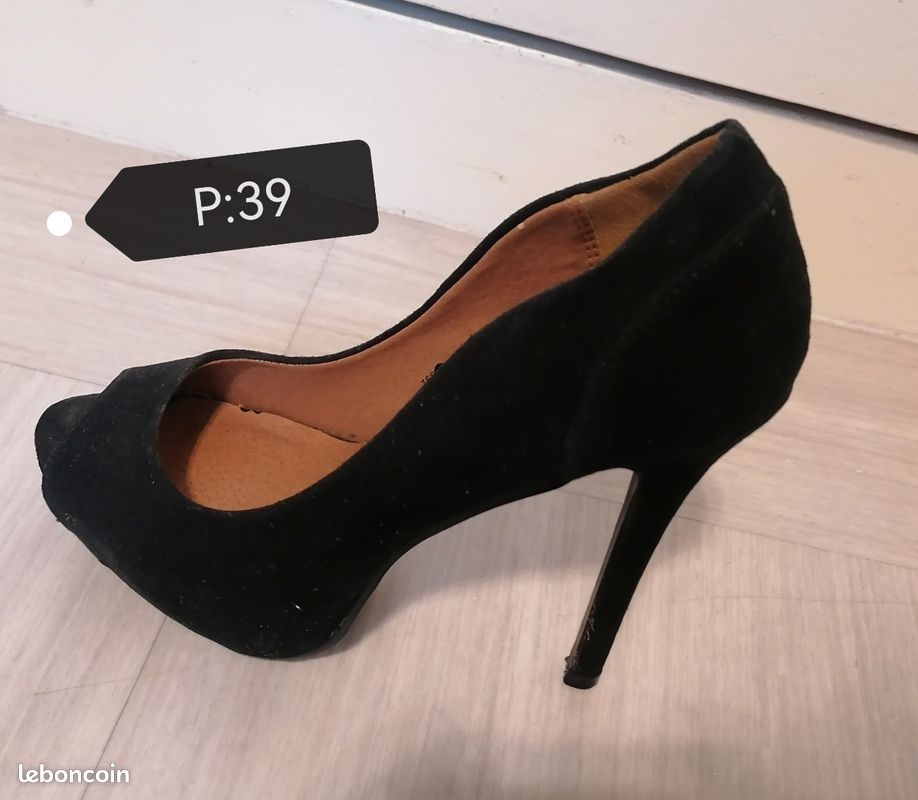 Escarpins Talons Aiguilles Atmostphere En Daim Noir - Pointe Fine - Hauteur Haute