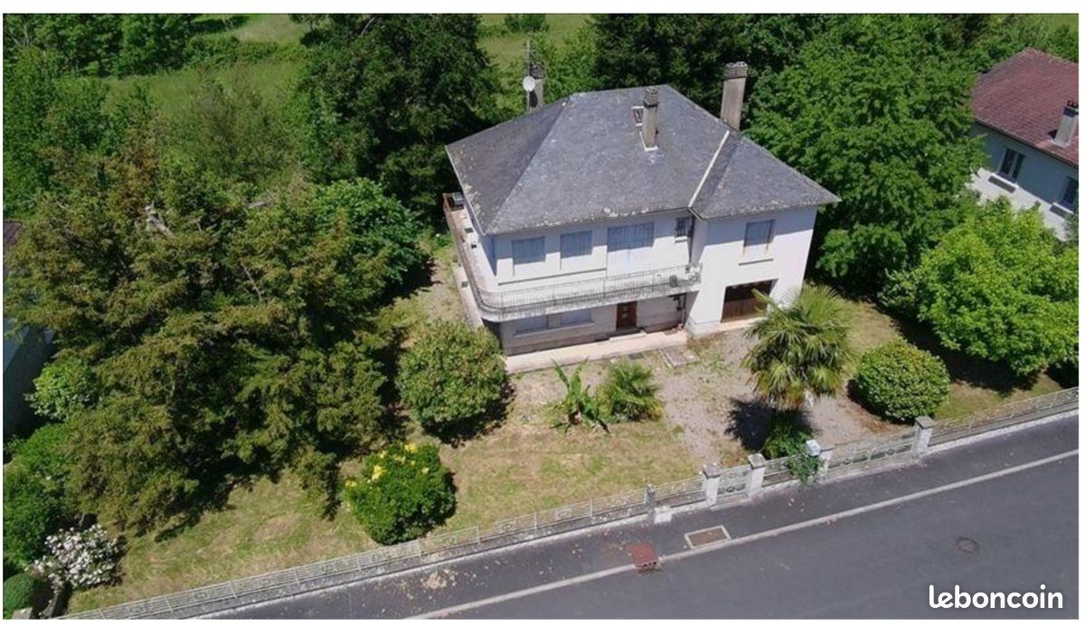 Maison 5 pièces 220 m² · à Altillac · 220 m² · 195 000 €