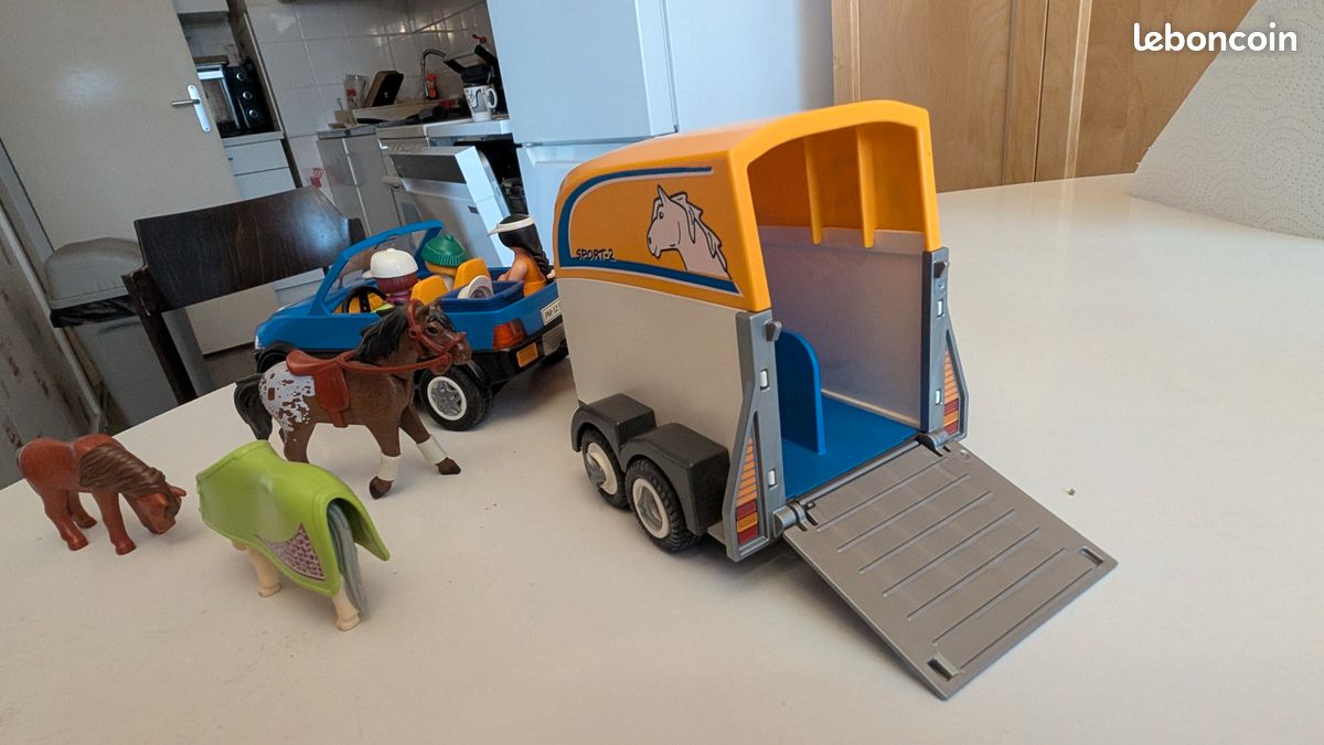 PLAYMOBIL – Voiture + remorque à chevaux SPORT-2 + chevaux et personnages (image 4)