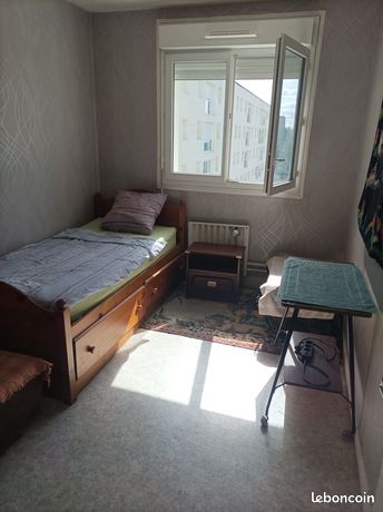 Chambre meublée