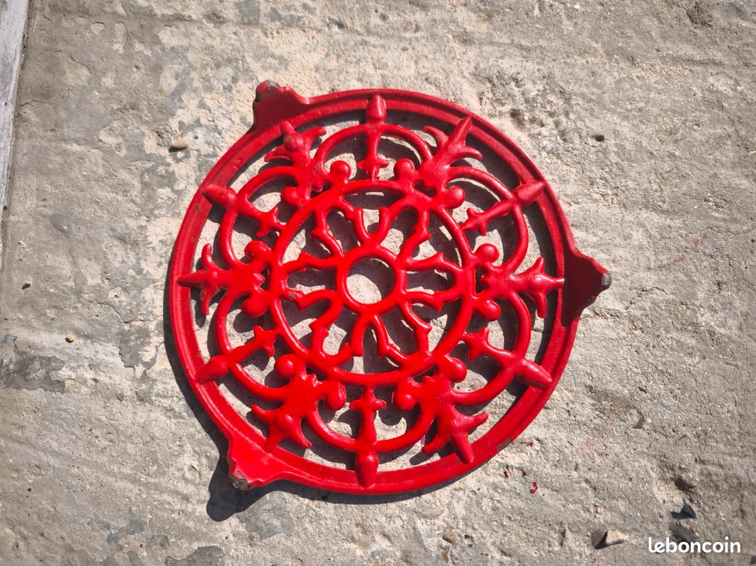 Dessous de plat en fonte - ancien