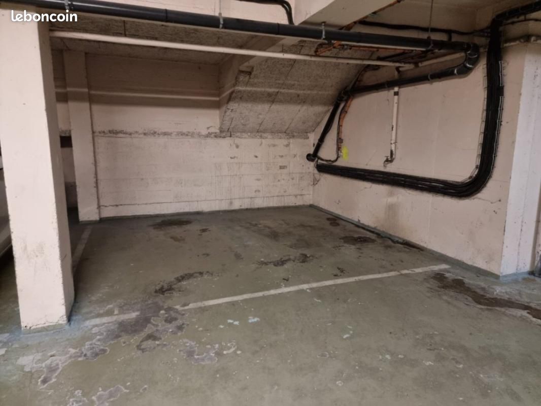 Parking 12 m² · à Lille · 12 m² · 110 €/mois