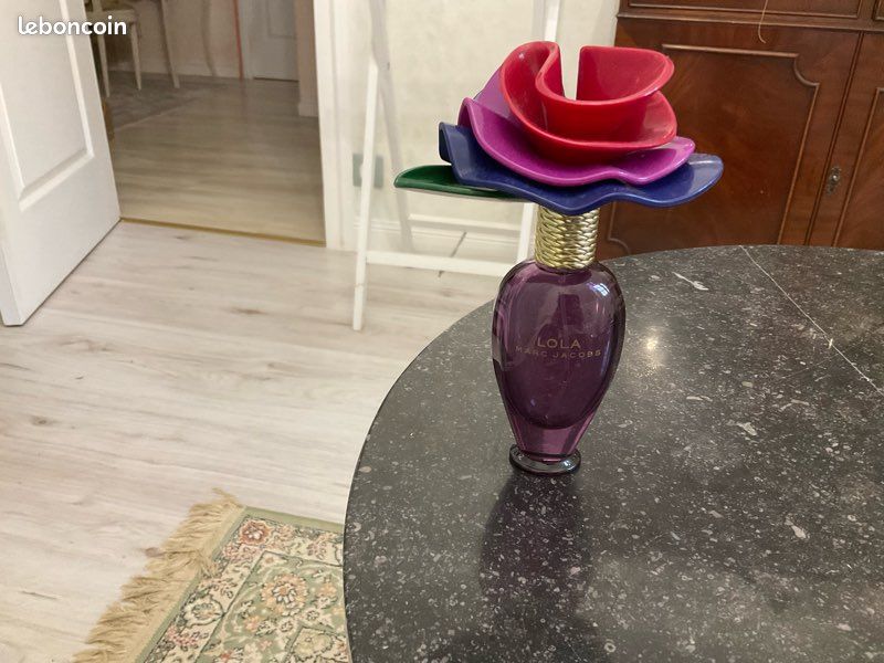Flacon de parfum Lola de Marc Jacobs vide pour collection Collection
