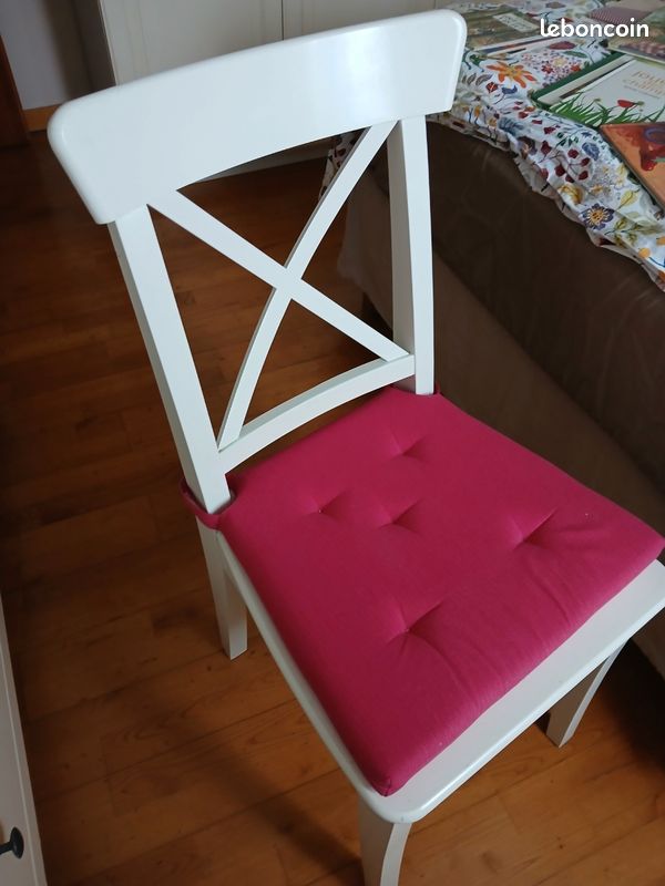 Chaise blanche avec coussin ikea (image 2)