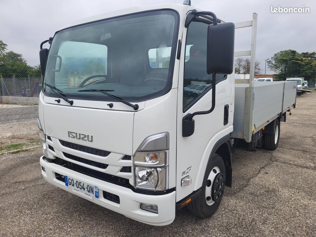 Isuzu M27 PLATEAU FACADIER 3.0 L 150 BOITE.ROBOTIQUE (image 1)
