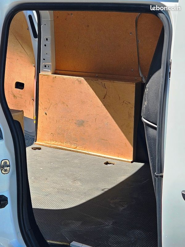 Citroen berlingo blue hdi 100 cv driver (image 5)