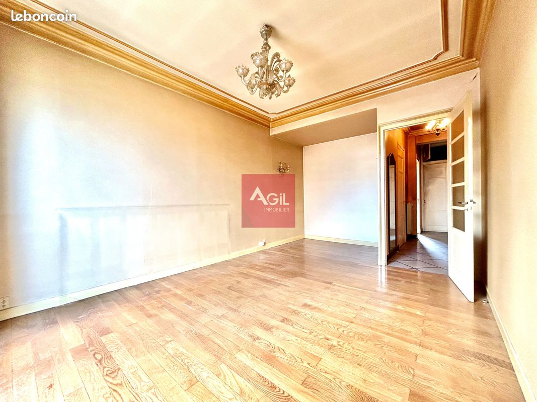 Appartement 2 pièces 57 m² · à Grenoble · 57 m² · 100 000 €