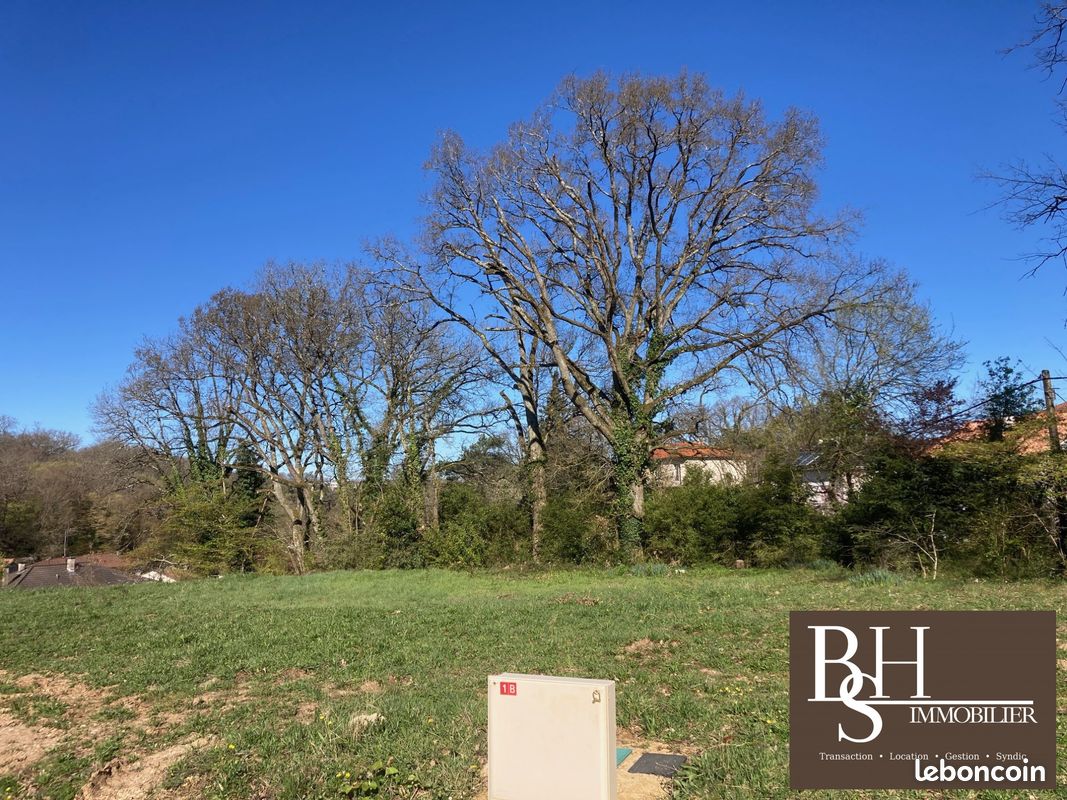 Terrain 701 m² · à Saint-Benoît · 701 m² · 105 500 €