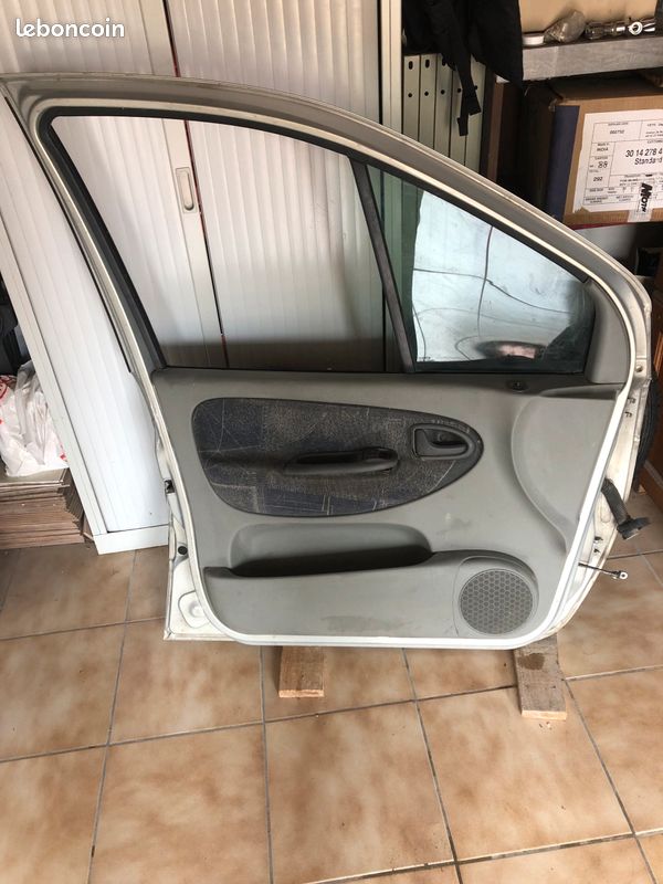 Vitre Avant Gauche Pour Renault Scénic 1 Phase 2 - Occasion En Bon état, Garantie 12 Mois | Réf. 52412751