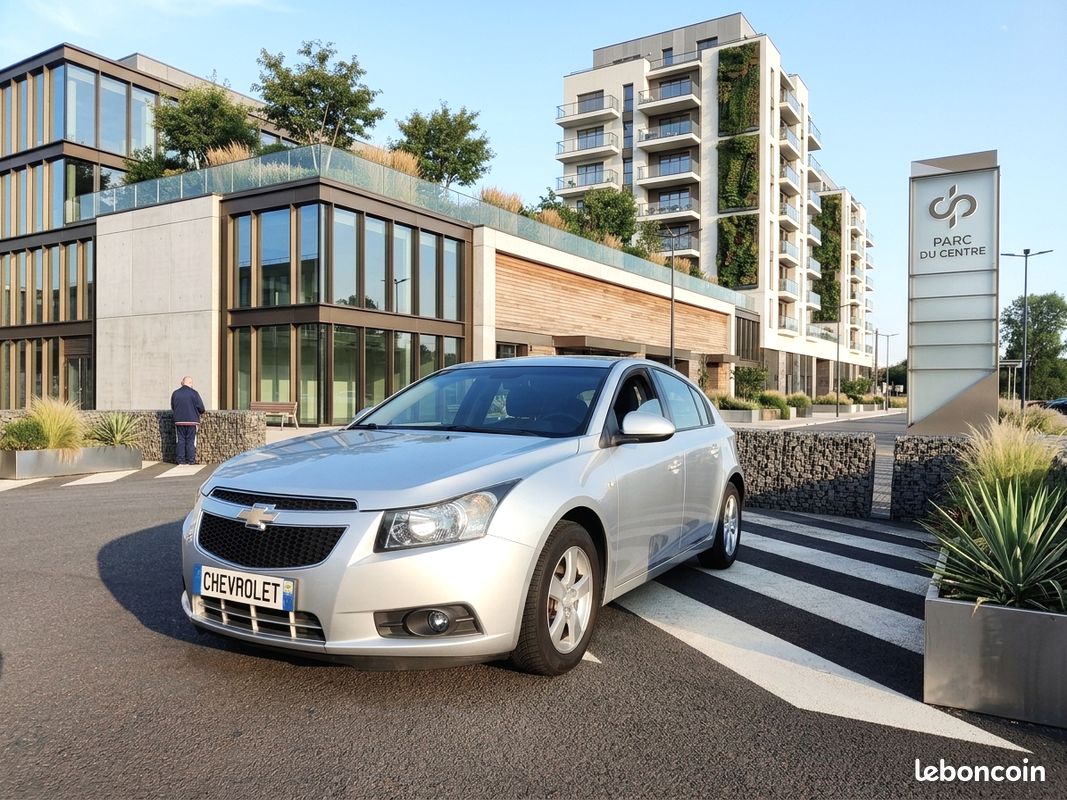 CHEVROLET Cruze 1.6i 124cv (image 1)