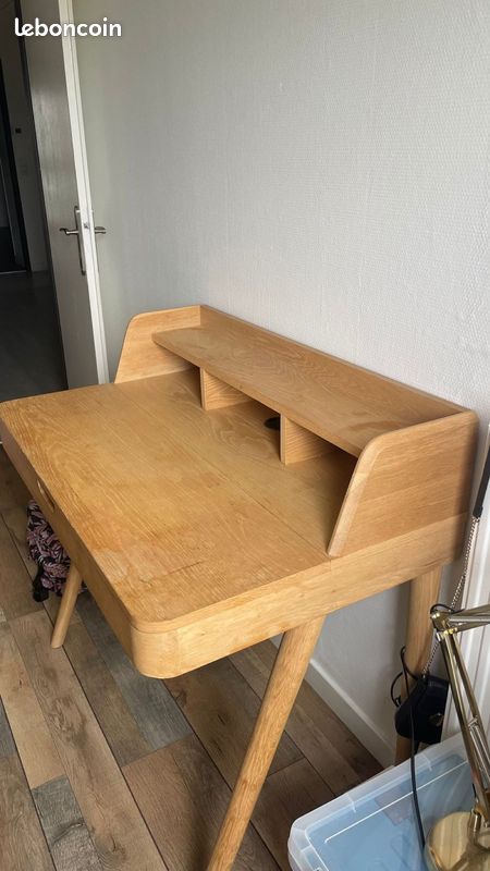 Bureau (image 1)