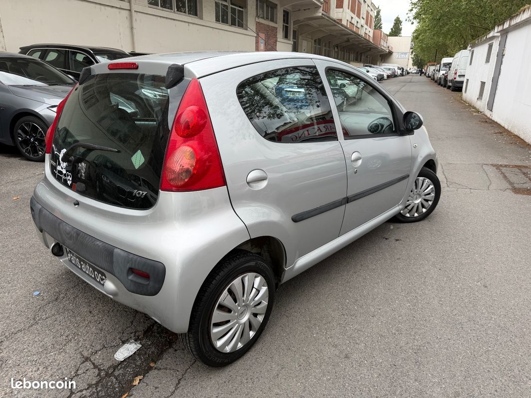 PEUGEOT 107 1.0e 12V 68ch BLUE LION Automatique (image 5)