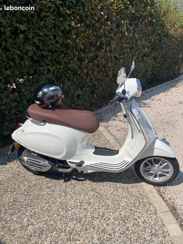 Scooter Vespa Primavera Blanc - Très peu kilométré (image 3)