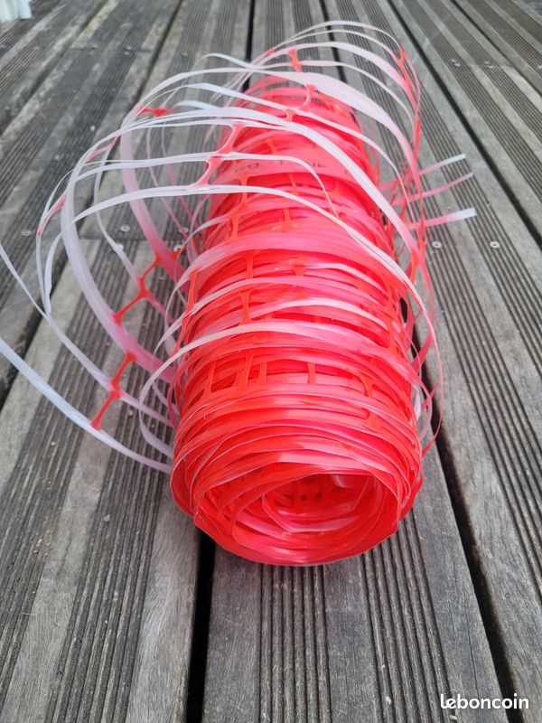 Chute grillage avertisseur rouge (image 1)