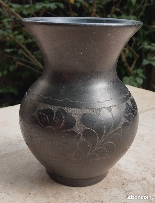 Petit vase céramique noire (image 5)
