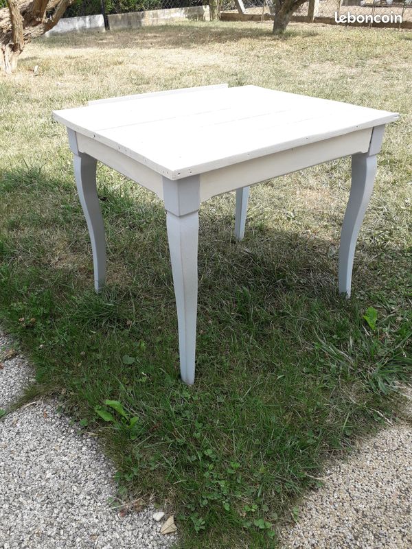 Petite table en chêne (image 1)