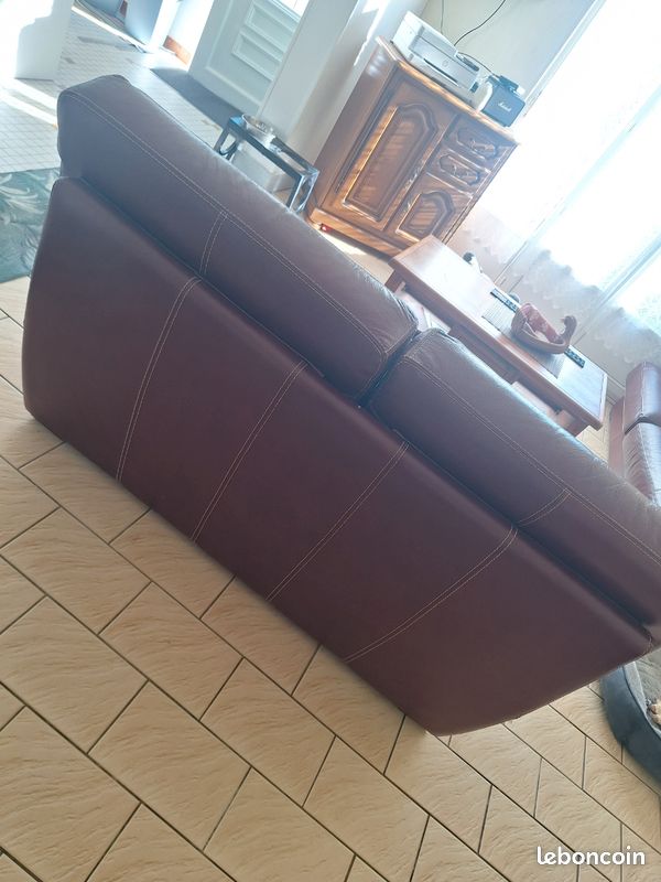 2 canapes (3 places et 2 places) cuir de couleur bordeaux avec son pouffe (image 4)