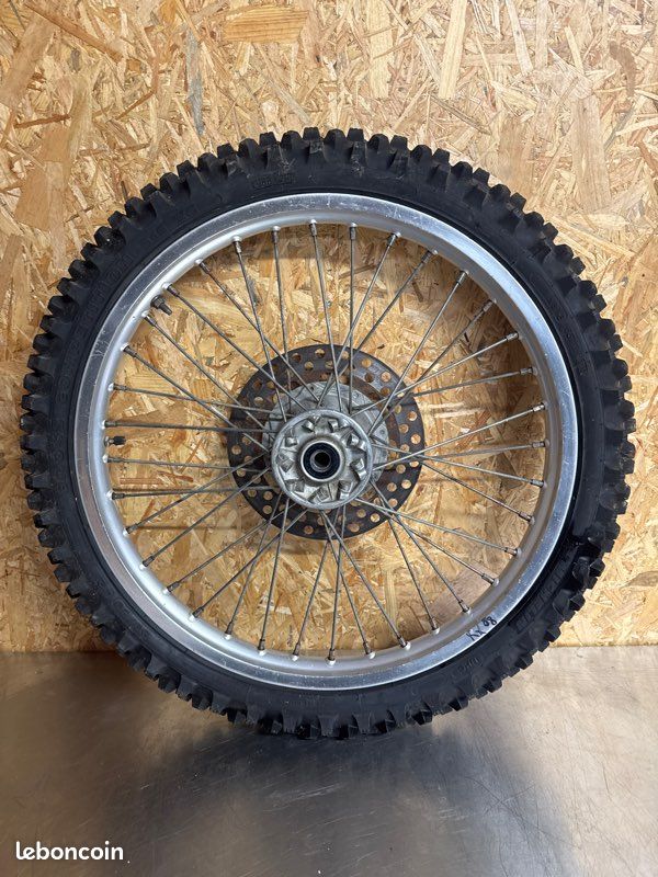 Roue Avant Pour RM 125 Et 250 – Modèles 1984 à 1988 – Occasion En Bon état