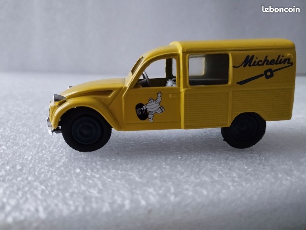 Citroen 2CV n. 24 Cross Basket | Citroën |Foxtoys - Modely aut