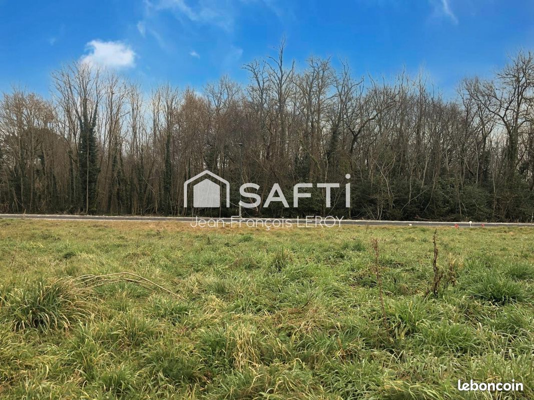 Terrain 899 m² · à Saint-Aubin-de-Médoc · 899 m² · 294 000 €