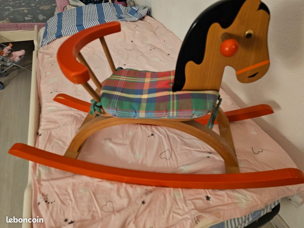 Cheval à bascule bois (image 1)